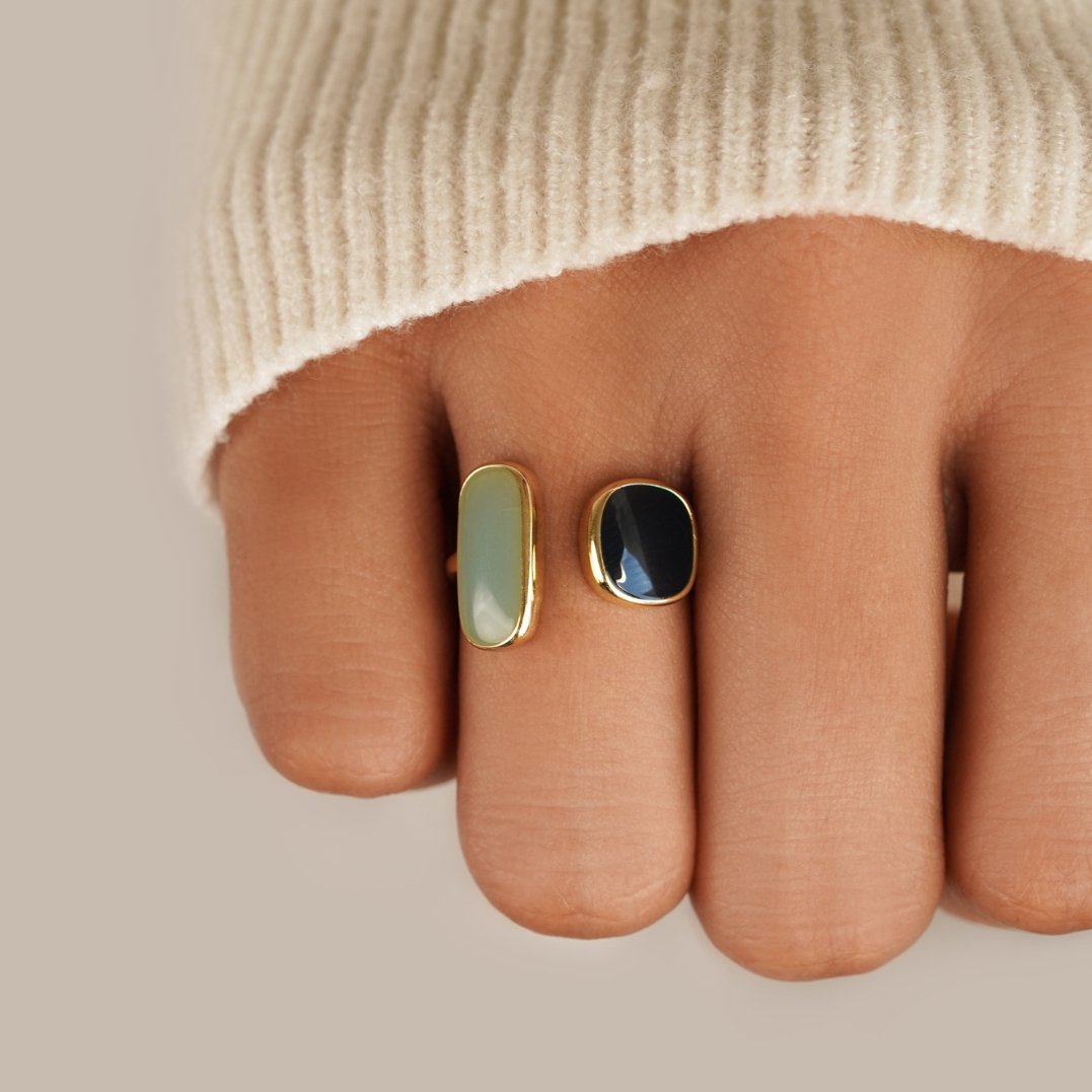 Embrace Ring with Aquamarine